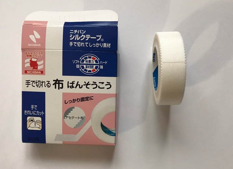 シルクテープ　絆創膏
