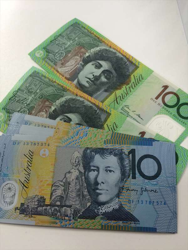 オーストラリア　ドル
