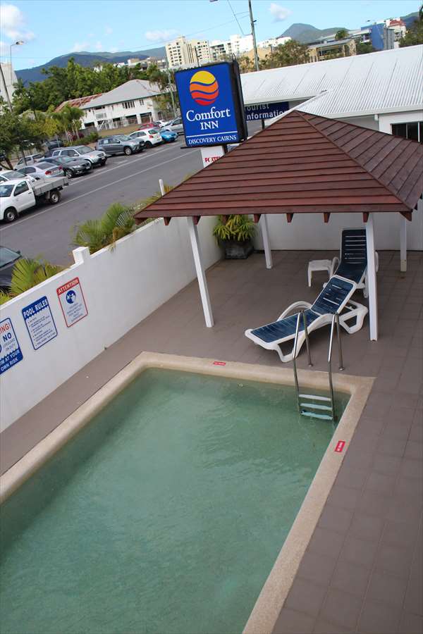 コンフォートイン　プール