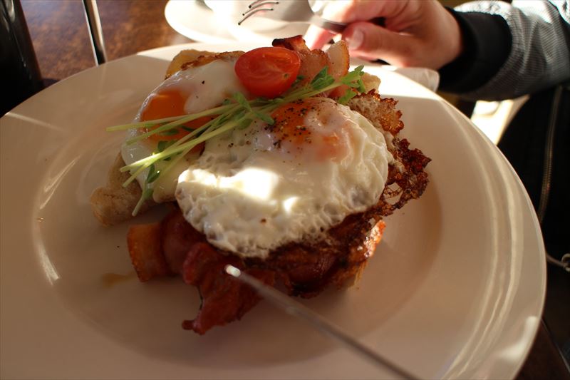 目玉焼き　ベーコン