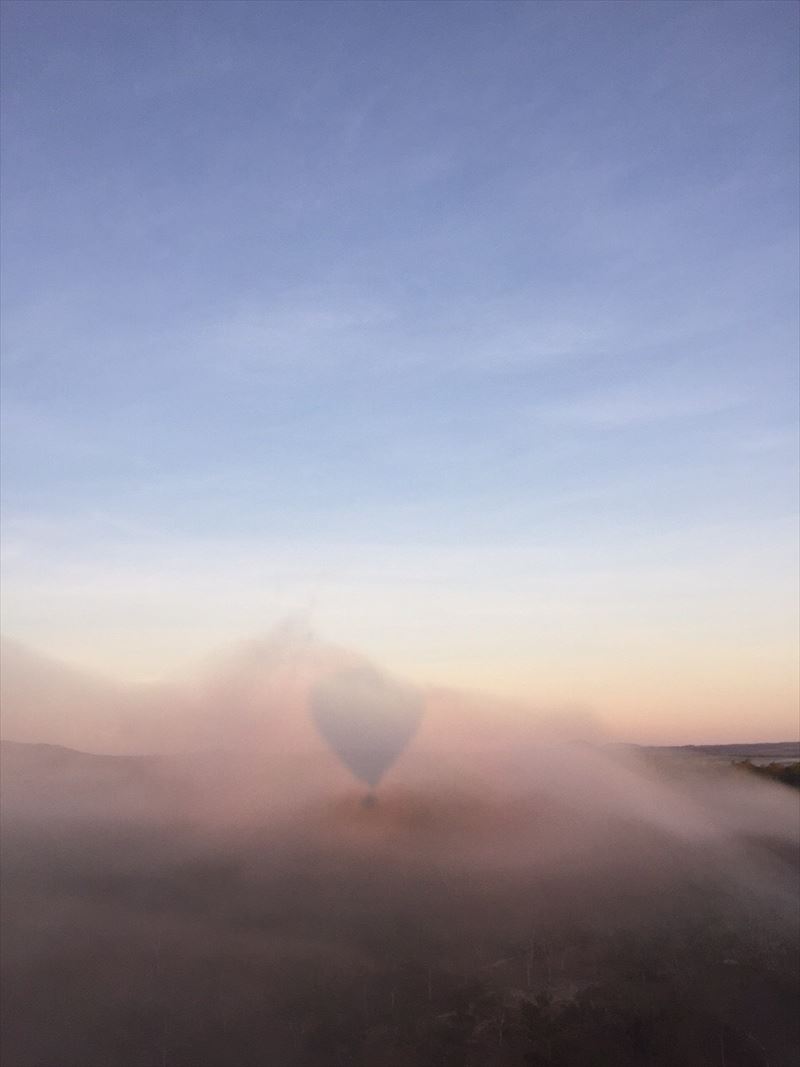 気球　雲　影