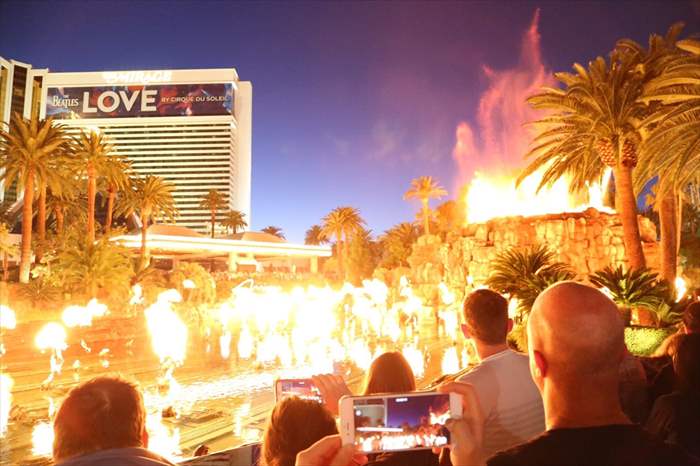 ミラージュ　火山ショー