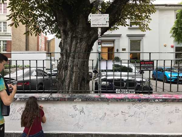 アビーロード 落書き