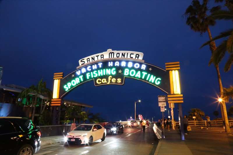 サンタモニカピア 看板