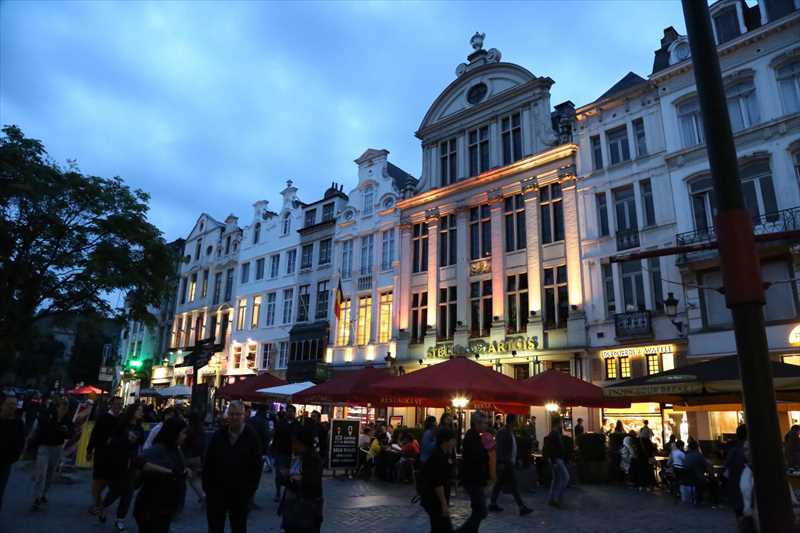 グランプラス 夕方