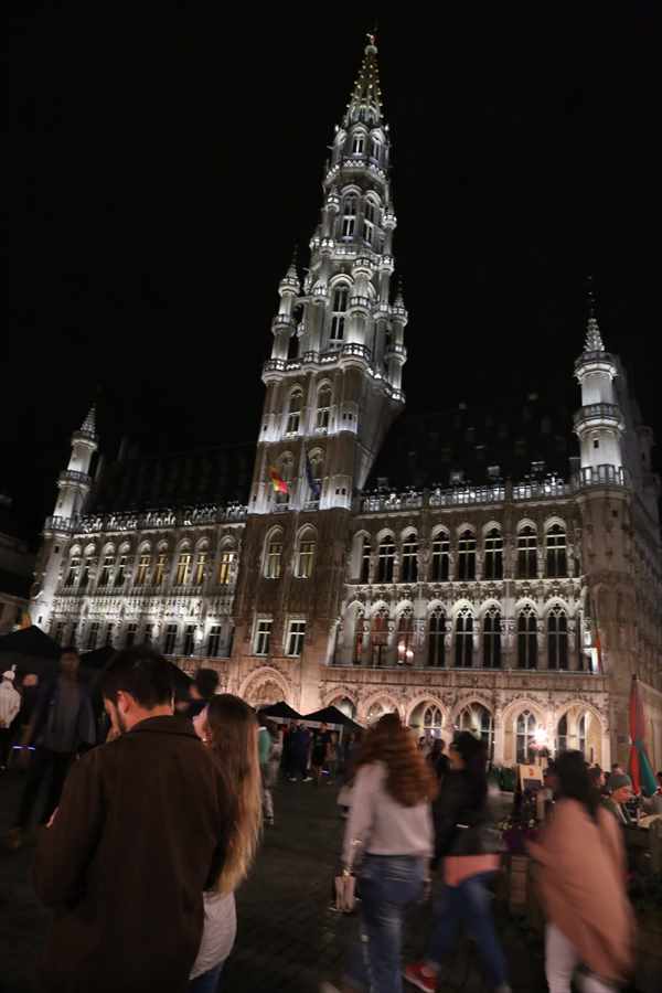 グランプラス 市庁舎 夜