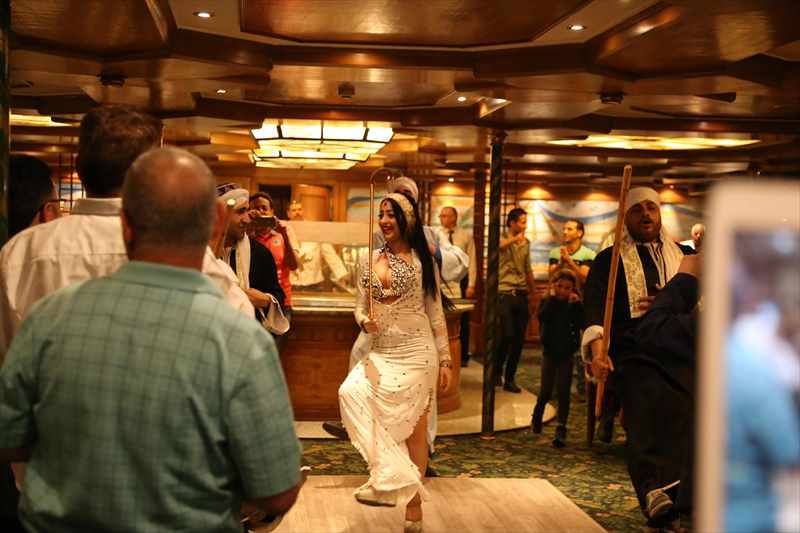 エジプト　ナイル川　クルーズ　ベリーダンス