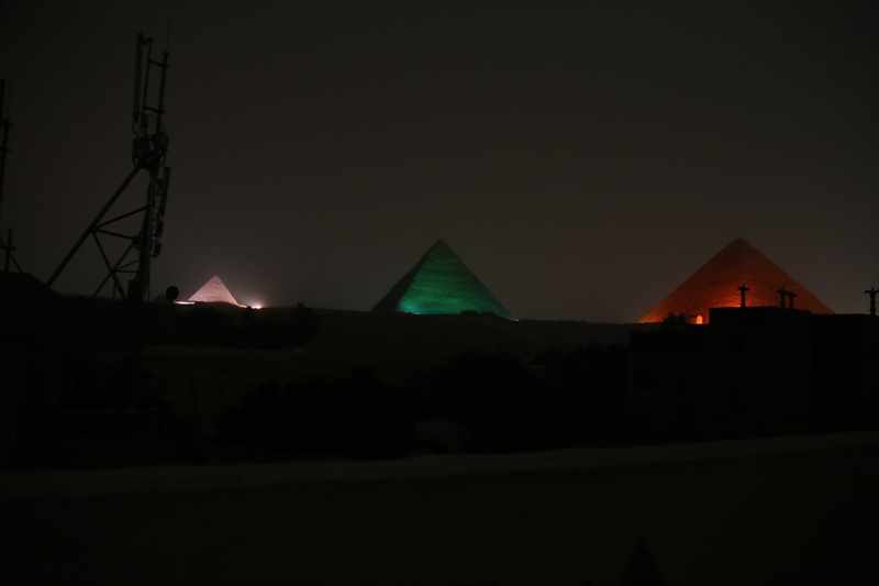 エジプト　ピラミッド　光と音のショー