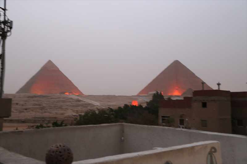 エジプト　ピラミッド　光と音のショー