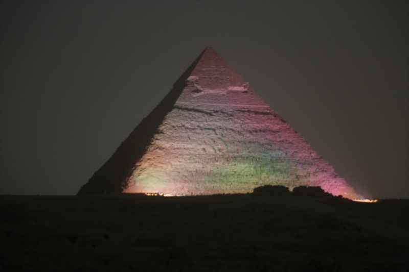 ピラミッド　光りと音のショー