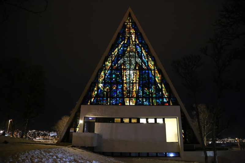 トロムソー　トロムスダーレン教会　ステンドグラス