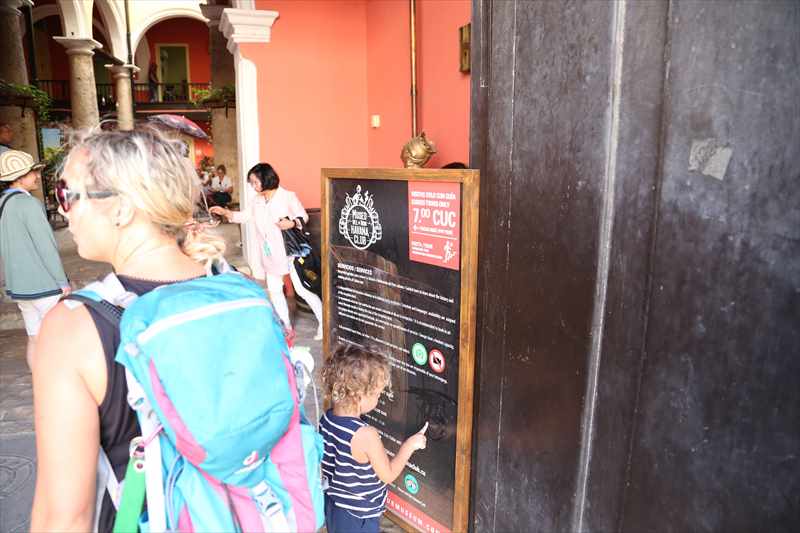 キューバ　お金　CUC