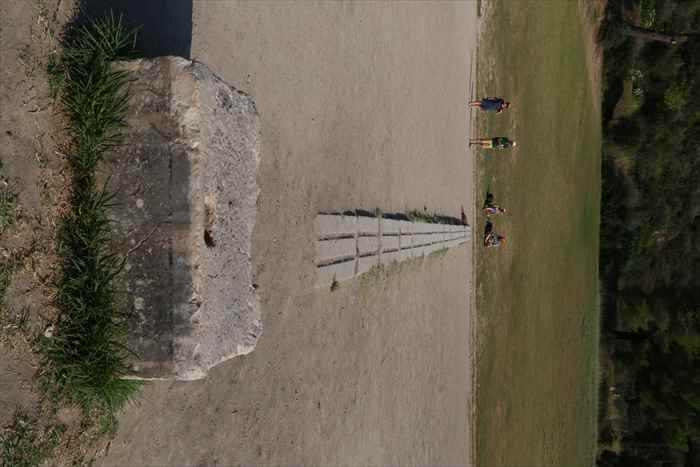 ギリシャ　オリンピア遺跡　競技場　スタートライン