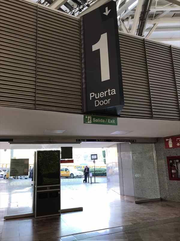 MEX 空港 ゲート