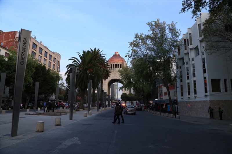 メキシコシティ　革命記念塔