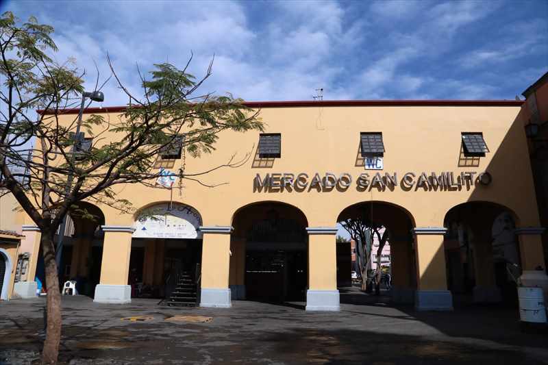 メキシコシティ　サン カミリト市場　入口