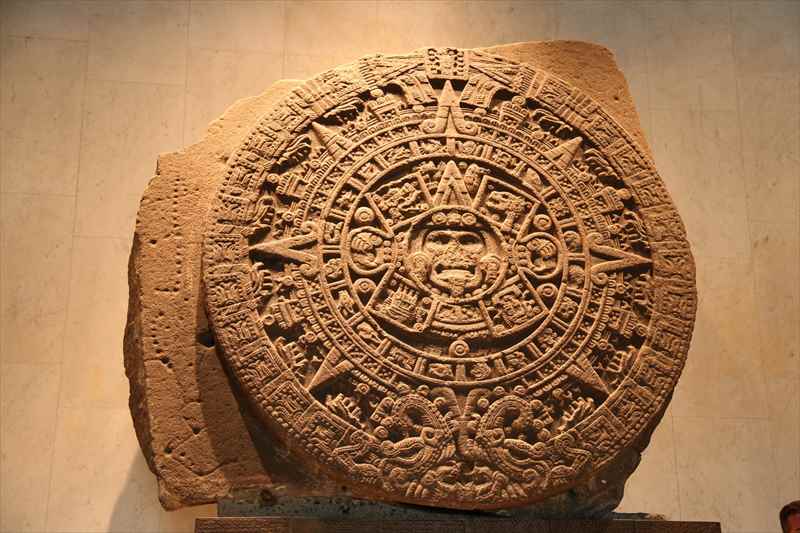 メキシコシティ　国立人類学博物館　太陽の石　アステカカレンダー
