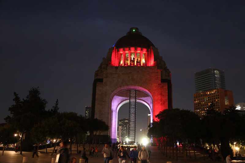 メキシコシティ 革命記念塔 夜 ライトアップ