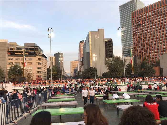 メキシコシティ 革命記念塔 広場