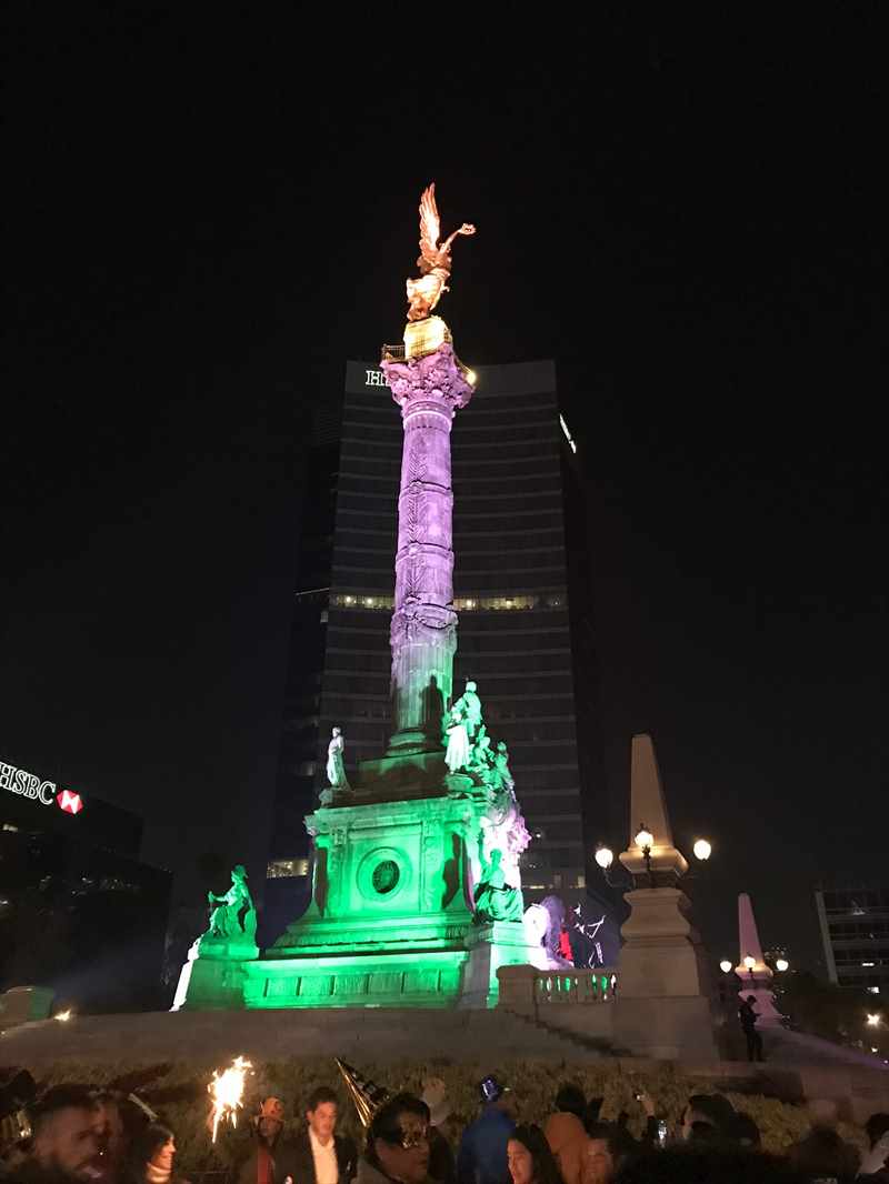 メキシコシティ　独立記念塔　天使