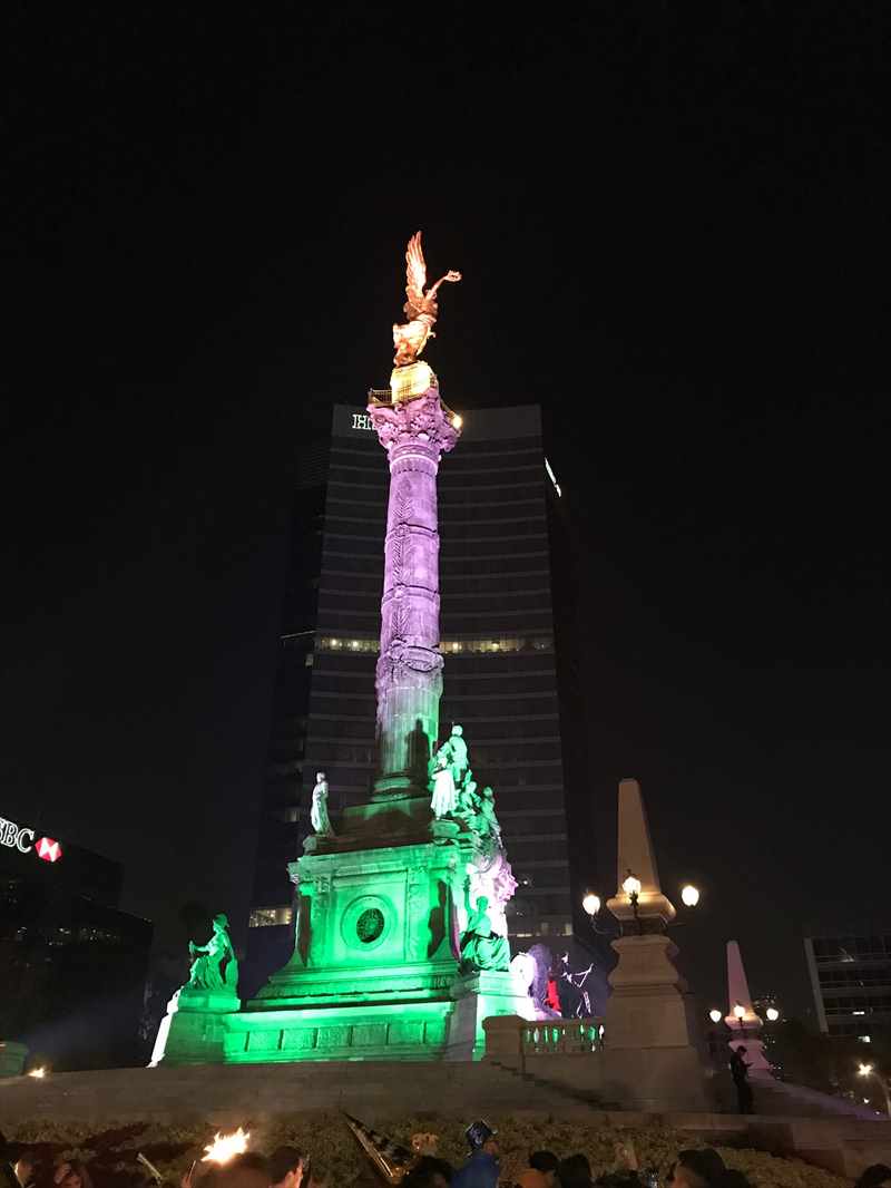 メキシコシティ 独立記念塔