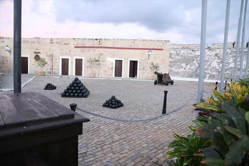 キューバ　カバーニャ要塞　大砲