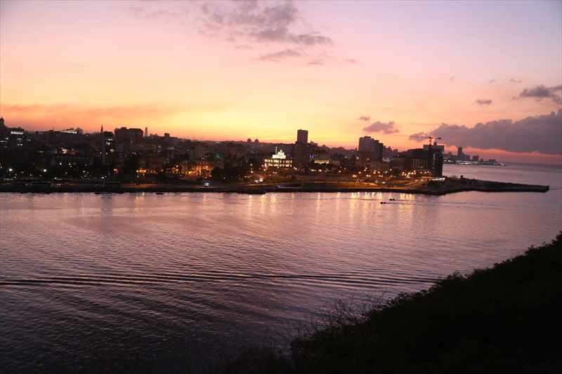 キューバ　カバーニャ要塞　夕暮れ