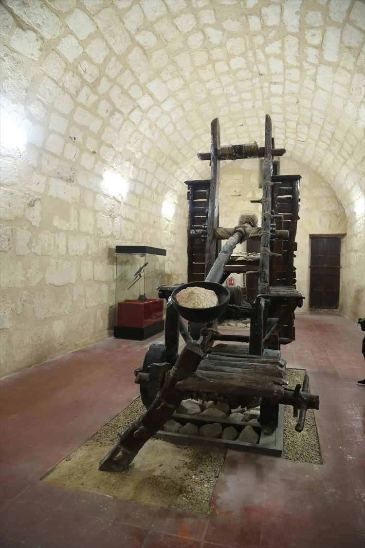 キューバ　カバーニャ要塞　武器博物館　投石器