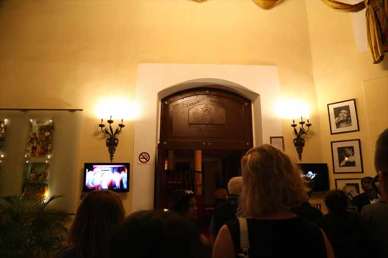 キューバ　キャバレー　入口