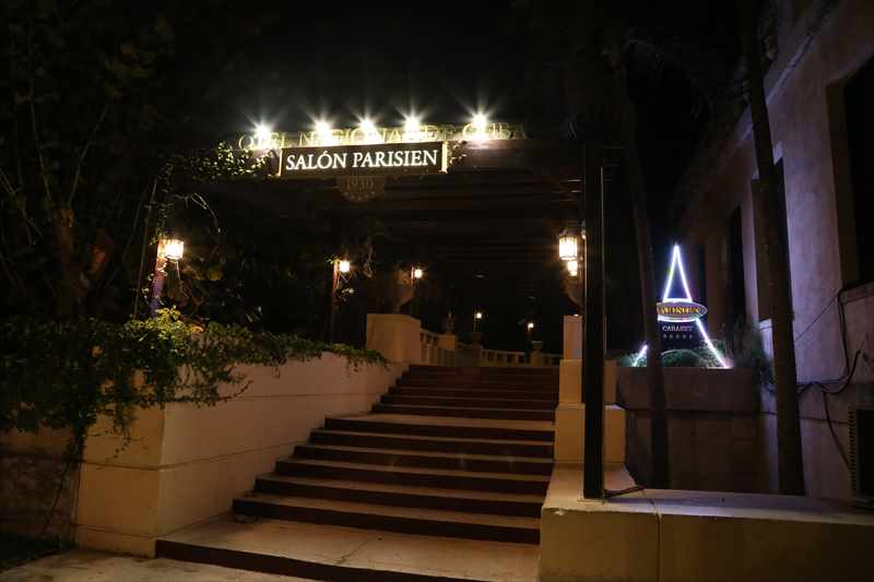 キューバ　キャバレー　パリジャン　入口