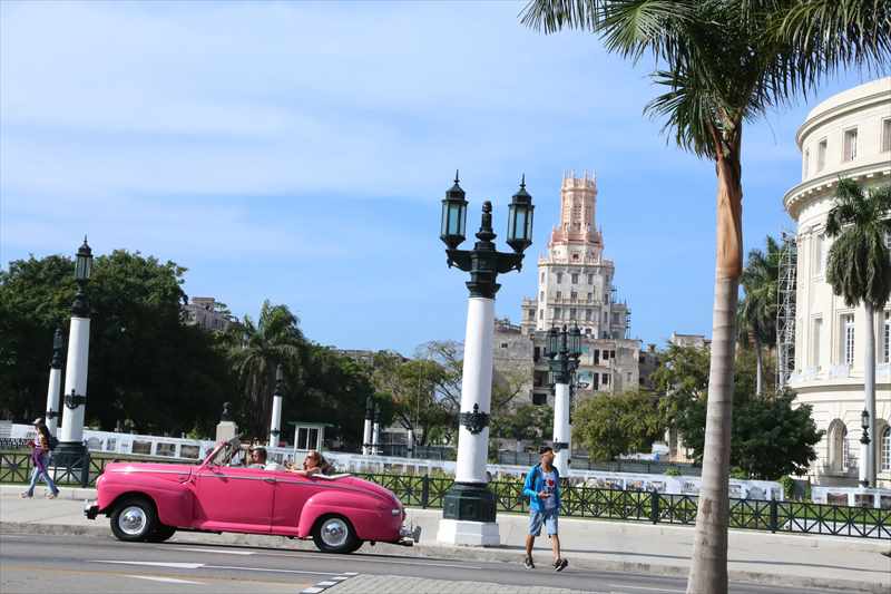 キューバ　カピトリオ　クラシックカー