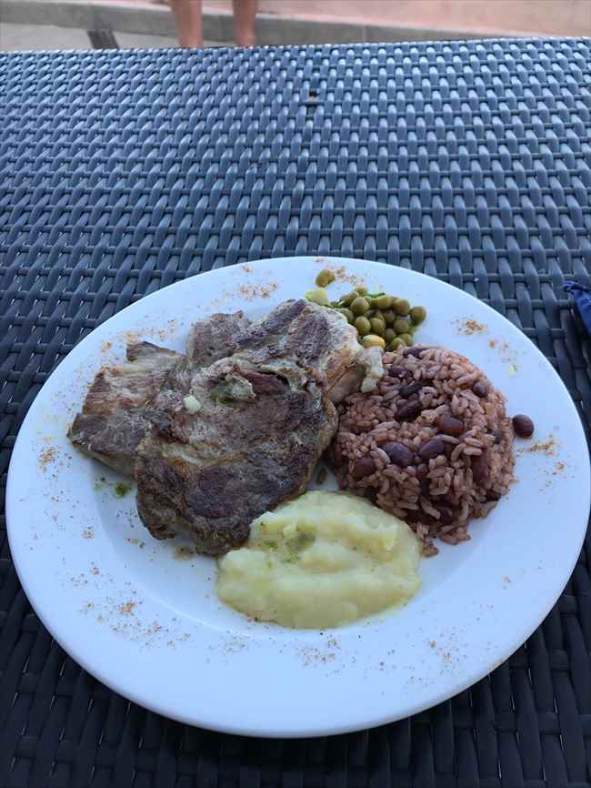 キューバ　ホテル　アンボス・ムンドス　レストラン　食事