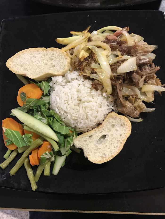 キューバ　ハバナレストラン　ラ・カリベーナ　牛