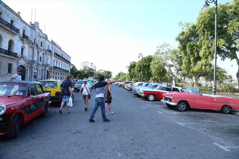 キューバ　クラシックカー　中央広場