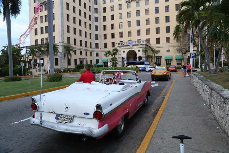 キューバ　古い　アメ車