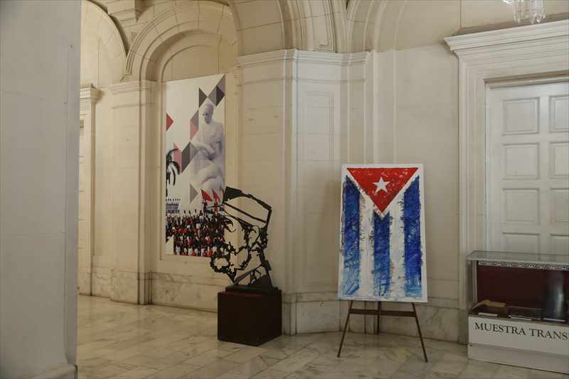 キューバ　革命博物館　入口