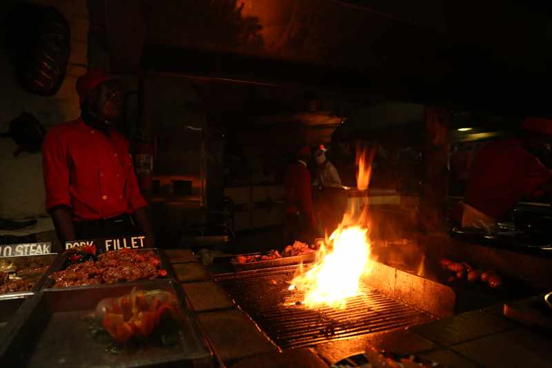ビクトリアの滝　ボマ　肉