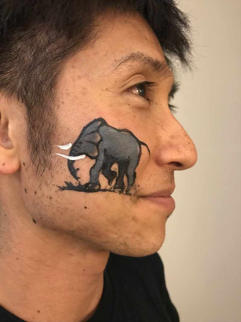 ジンバブエ　顔にペインt