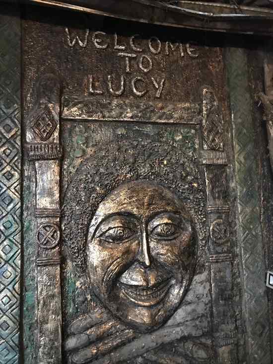 ルーシーラウンジ 入口