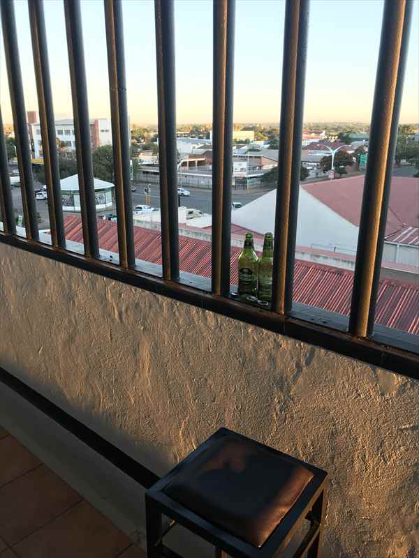 N1　ホテル　ブラワヨ　最上階　ビール