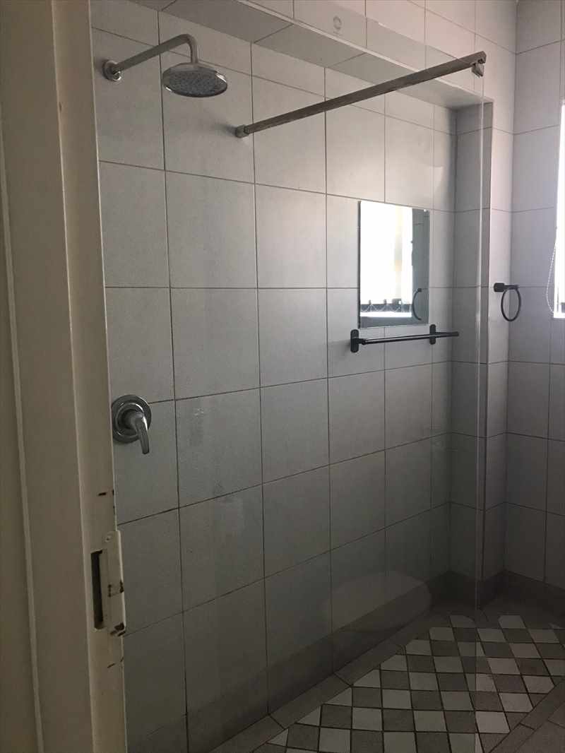 N1　ホテル　ブラワヨ　シャワー