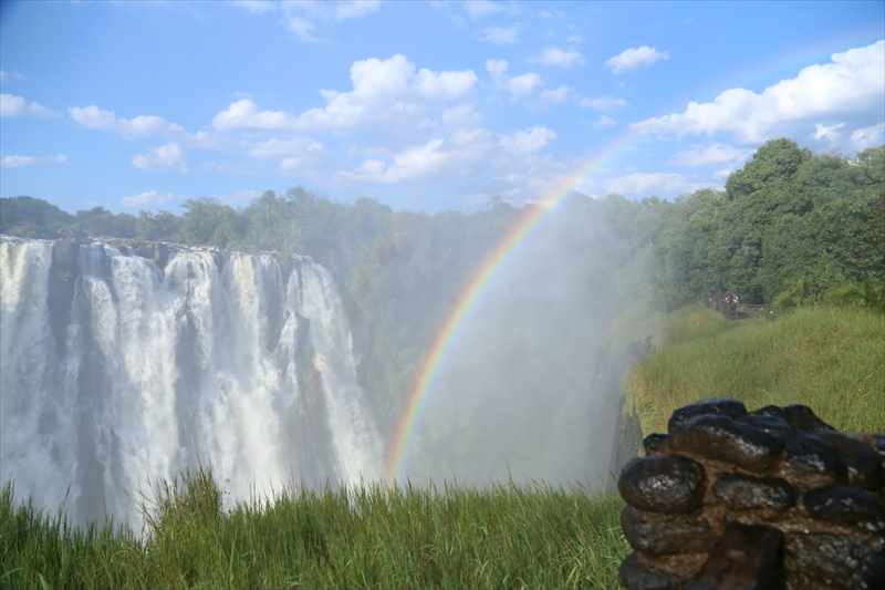 ビクトリアの滝　虹　ザンビア