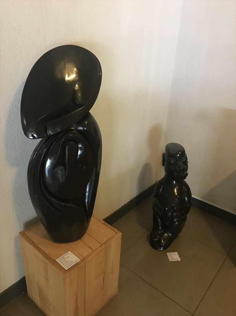 ビクトリアの滝　クレスタスプレービューホテル　ショナ彫刻