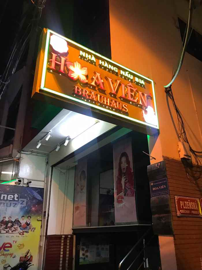 ホーチミン ホアヴィエン 看板