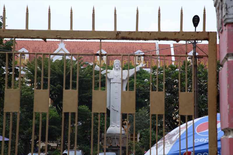 ホーチミン　タンディン教会　像