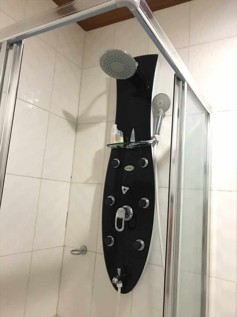 キガリ　カリシンビホテル　シャワー