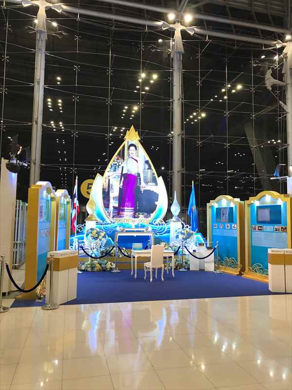 スワンナプーム空港　銅像